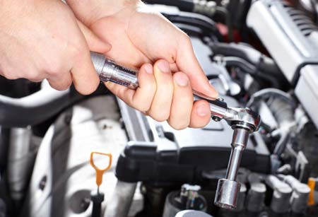 Service d’entretien de voiture dans l’atelier de mécanique automobile d’ÉlectroAuto de Québec.